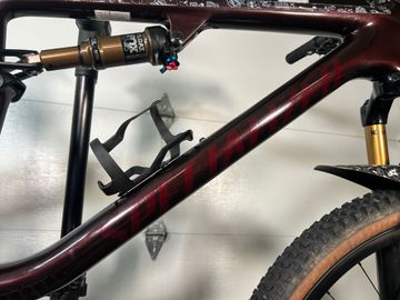 Used Specialized Epic EVO Pro 2022 2022 Mountainbike, Red, 29 — image 3 of 35