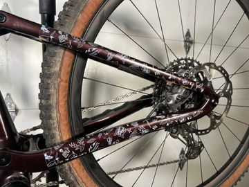 Used Specialized Epic EVO Pro 2022 2022 Mountainbike, Red, 29 — image 23 of 35