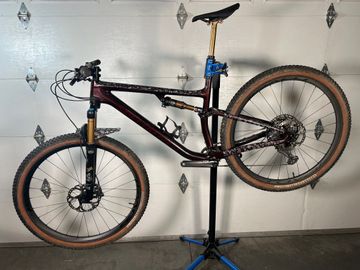 Used Specialized Epic EVO Pro 2022 2022 Mountainbike, Red, 29 — image 35 of 35