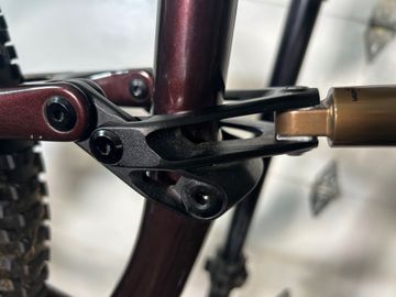 Used Specialized Epic EVO Pro 2022 2022 Mountainbike, Red, 29 — image 22 of 35