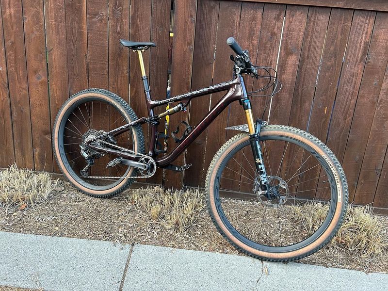Used Specialized Epic EVO Pro 2022 2022 Mountainbike, Red, 29 — image 1 of 35