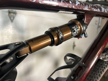 Used Specialized Epic EVO Pro 2022 2022 Mountainbike, Red, 29 — image 4 of 35
