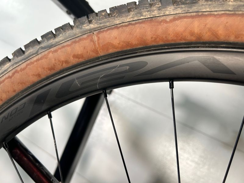 Used Specialized Epic EVO Pro 2022 2022 Mountainbike, Red, 29 — image 24 of 35