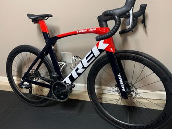 Used Trek Madone SLR 7 eTap 2022 2022 Road & Gravel, Blue — image 3 of 9