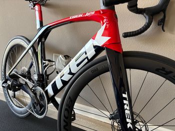 Used Trek Madone SLR 7 eTap 2022 2022 Road & Gravel, Blue — image 2 of 9
