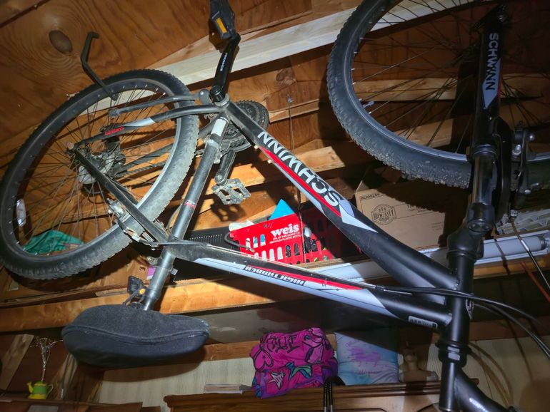Used Schwinn Hightimber 2015 Mountainbike, Black — image 2 of 3