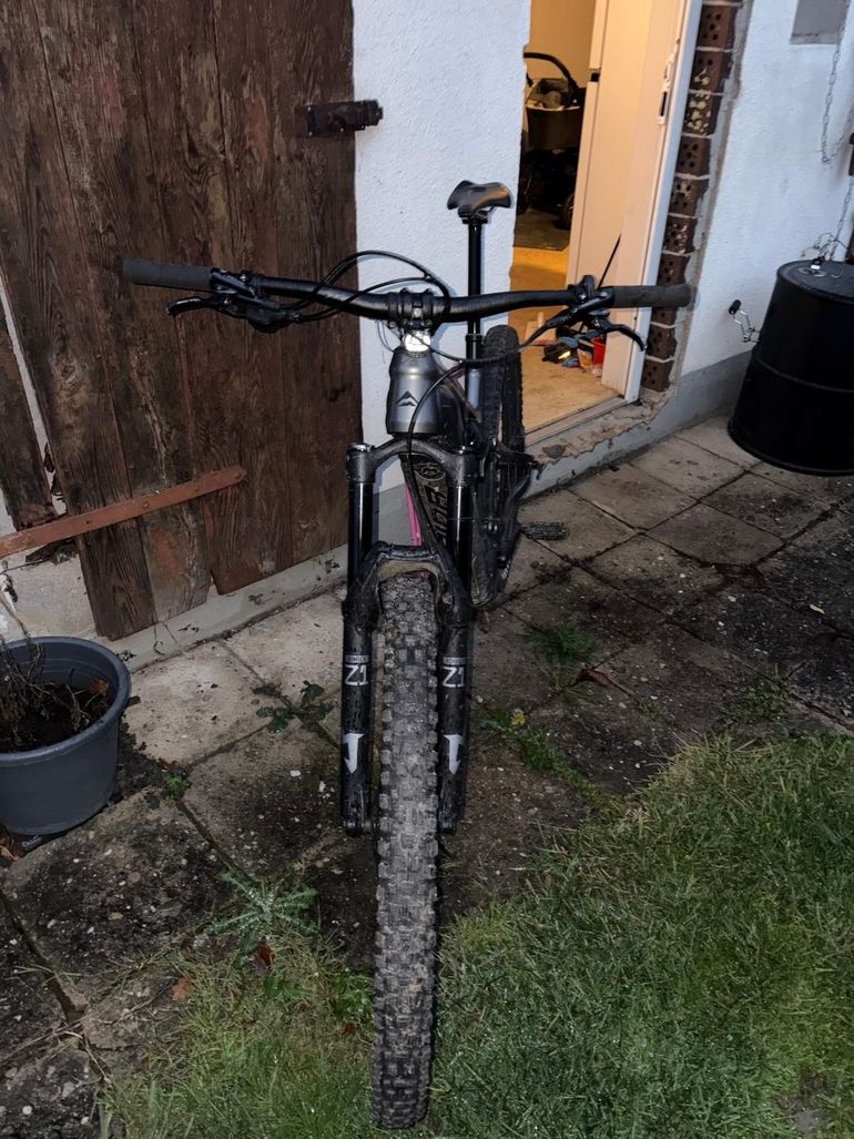 Used Merida Eone-sixty Shimano Deore 2024 Mountainbike, Hellgrau — image 1 of 3