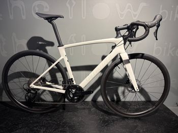 Specialized, Roubaix SL8 Sport - Shimano 105 2025