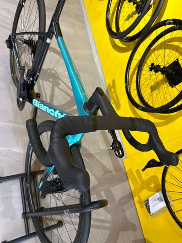 Used Bianchi Specialissima Comp 2026 2026 Road & Gravel, Black — image 4 of 5