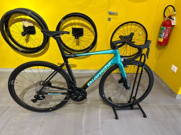 Used Bianchi Specialissima Comp 2026 2026 Road & Gravel, Black — image 2 of 5