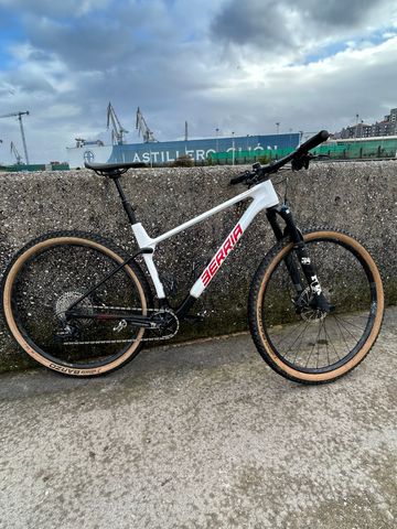 Berria BRAVO 6 2024 2024 Mountainbike d'occasion — image 2 sur 8