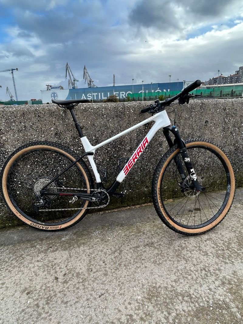 Berria BRAVO 6 2024 2024 Mountainbike d'occasion — image 2 sur 8