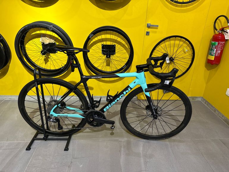 Used Bianchi Specialissima - Ultegra 2022 2022 Road & Gravel — image 2 of 4