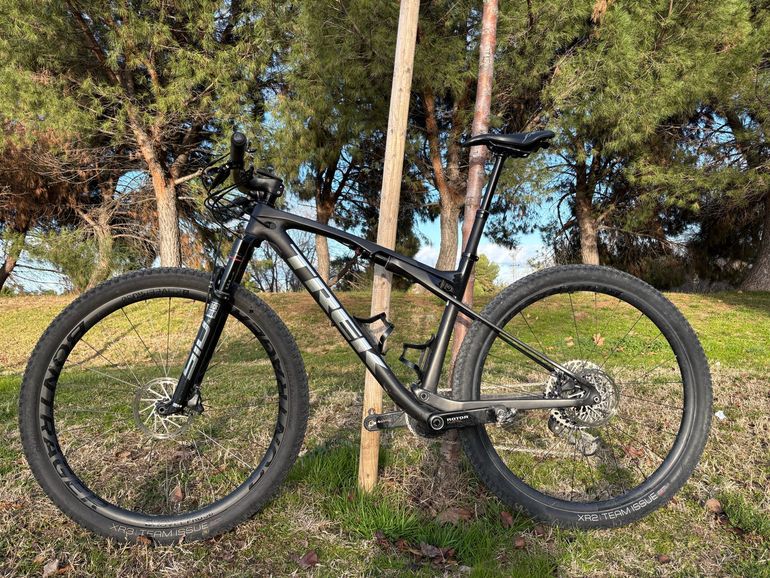 Used Trek Supercaliber SRAM GX Eagle AXS 2022 Mountainbike, Black, 29 — image 2 of 9