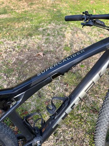 Used Trek Supercaliber SRAM GX Eagle AXS 2022 Mountainbike, Black, 29 — image 8 of 9