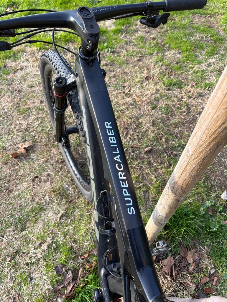 Used Trek Supercaliber SRAM GX Eagle AXS 2022 Mountainbike, Black, 29 — image 3 of 9