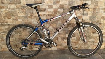 Used Trek Fuel SRL 2002 Mountainbike, Light Gray — image 1 of 7