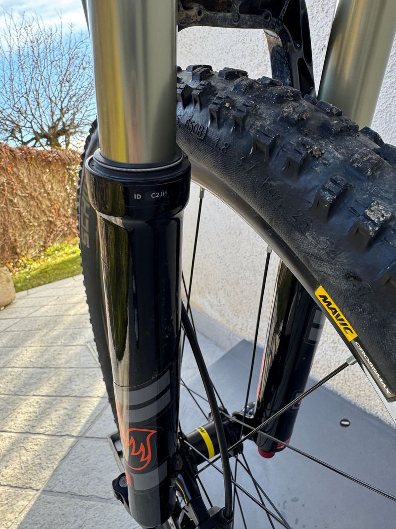 Used Santa Cruz Blur LT C 2010 Mountainbike, Black, 27.5 (650B) — image 4 of 10