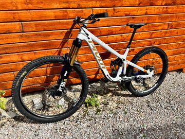 Used Pivot Firebird Pfr 2024 Mountainbike, White — image 6 of 17