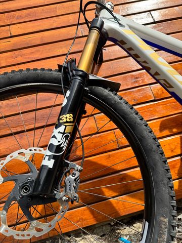 Used Pivot Firebird Pfr 2024 Mountainbike, White — image 15 of 17