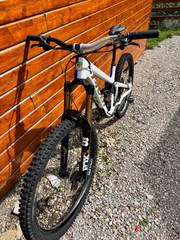 Used Pivot Firebird Pfr 2024 Mountainbike, White — image 11 of 17