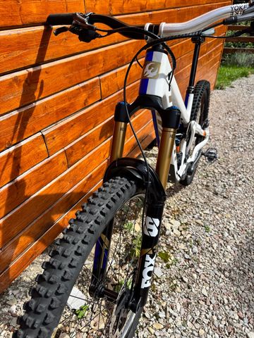 Used Pivot Firebird Pfr 2024 Mountainbike, White — image 12 of 17