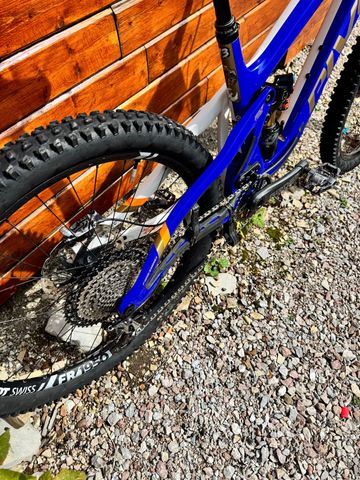 Used Pivot Firebird Pfr 2024 Mountainbike, White — image 5 of 17