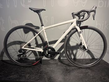 Specialized, Aethos Comp - Shimano 105 Di2 2025