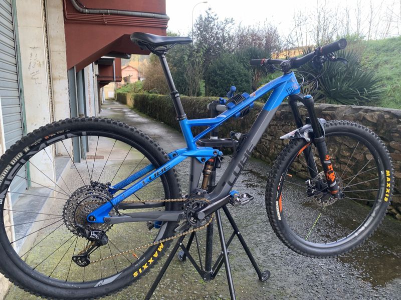 Tweedehands CUBE STEREO 150 HPC CARBONO ACTIONTEAM 2024 2022 MTB