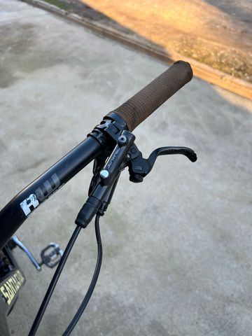 Used Santa Cruz Megatower 2024 Mountainbike, Light Gray, 29 — image 6 of 14
