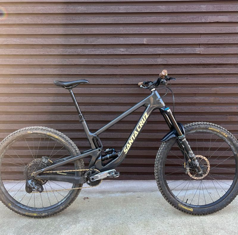 Used Santa Cruz Megatower 2024 Mountainbike, Light Gray, 29 — image 3 of 14