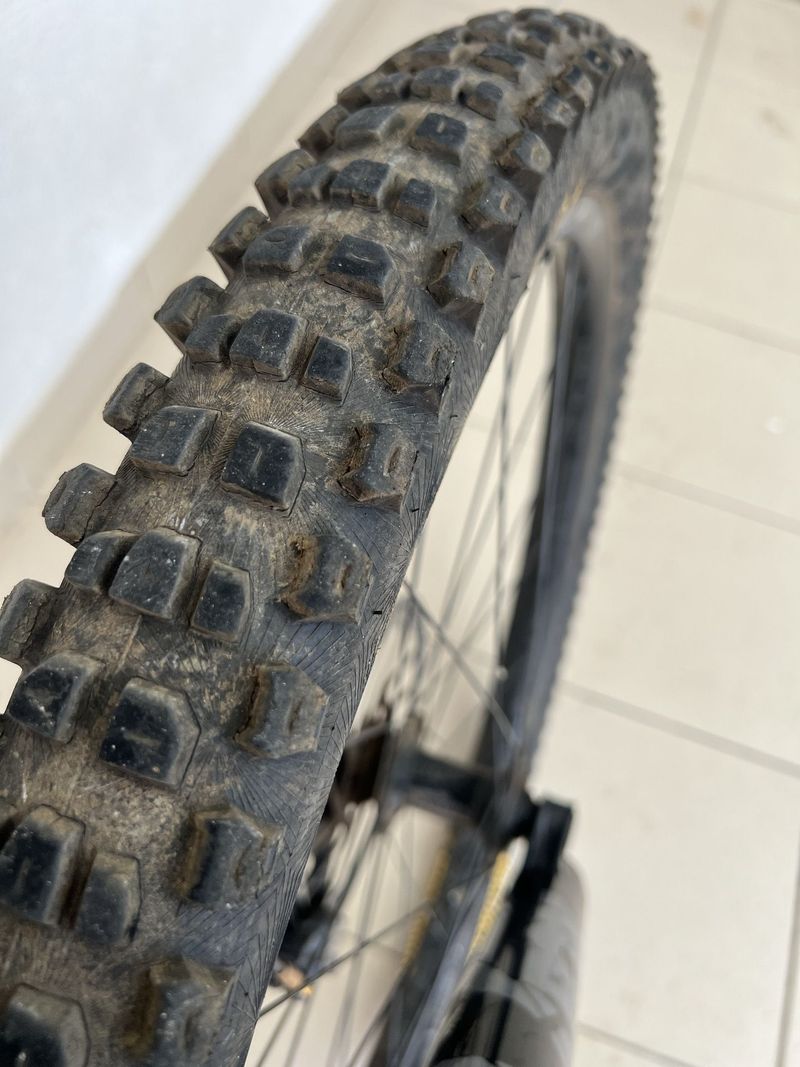 Used Santa Cruz Megatower 2024 Mountainbike, Light Gray, 29 — image 9 of 14