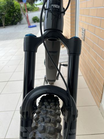 Used Santa Cruz Megatower 2024 Mountainbike, Light Gray, 29 — image 11 of 14