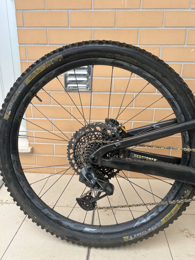 Used Santa Cruz Megatower 2024 Mountainbike, Light Gray, 29 — image 14 of 14