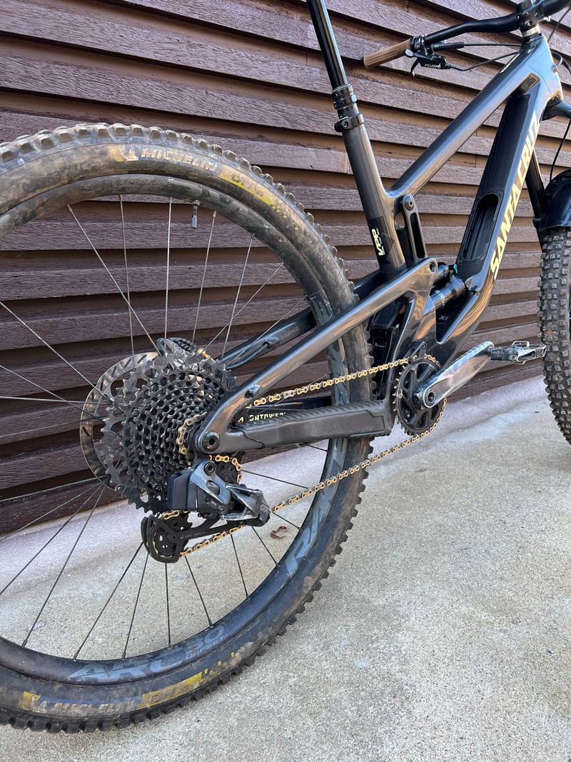 Used Santa Cruz Megatower 2024 Mountainbike, Light Gray, 29 — image 8 of 14