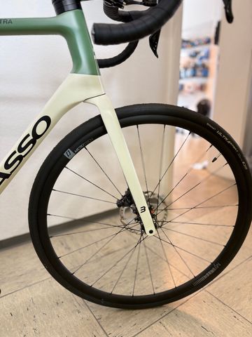 Used Basso Astra Shimano 105 Di2 2025 Road & Gravel, White — image 3 of 7