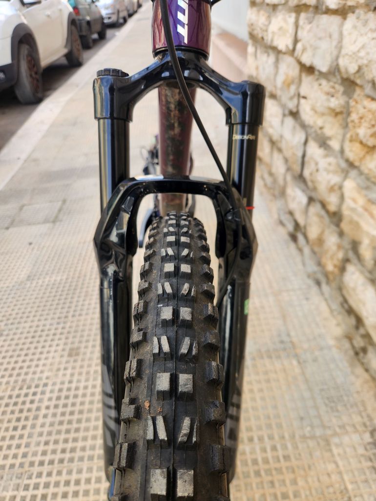 Used Giant Trance Shimano SLX 2022 Mountainbike, Purple — image 8 of 11