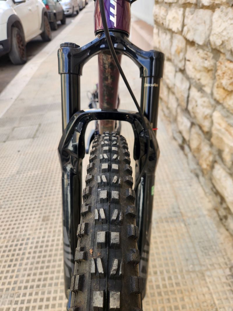 Used Giant Trance Shimano SLX 2022 Mountainbike, Purple — image 8 of 11
