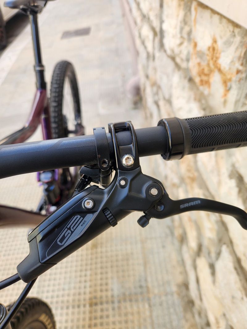 Used Giant Trance Shimano SLX 2022 Mountainbike, Purple — image 6 of 11