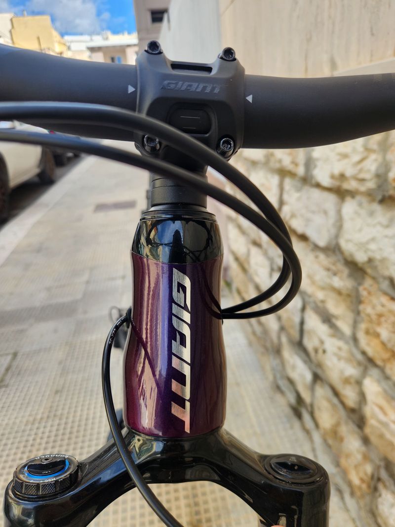 Used Giant Trance Shimano SLX 2022 Mountainbike, Purple — image 5 of 11