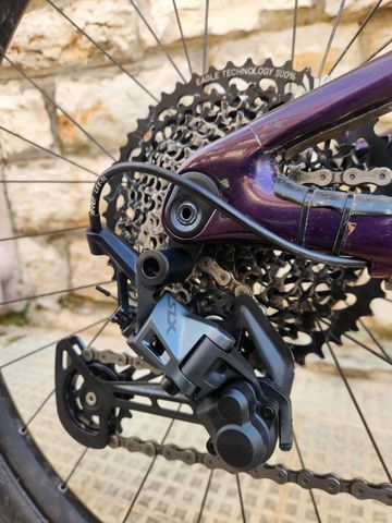 Used Giant Trance Shimano SLX 2022 Mountainbike, Purple — image 2 of 11