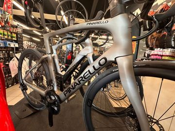 Pinarello F5 Shimano 105 Di2 2023 Road & Gravel d'occasion