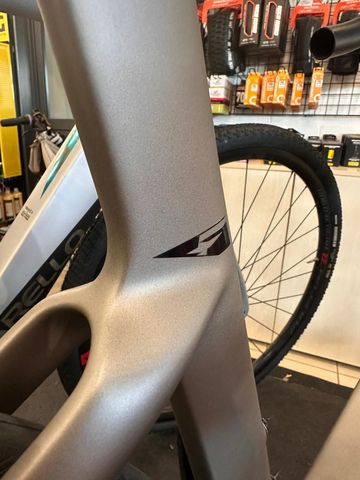 Brugt Pinarello F5 Shimano 105 Di2 2023 Road & Gravel — billede 3 af 8