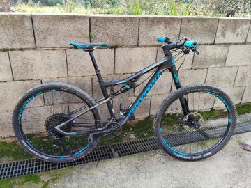 Cannondale Habit Shimano Deore XT 2017 Mountainbike usato, Nero — immagine 2 di 3