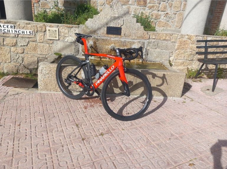Used Pinarello Dogma Dura Ace Di2 Rim 2024 Road & Gravel, Rojo — image 3 of 7