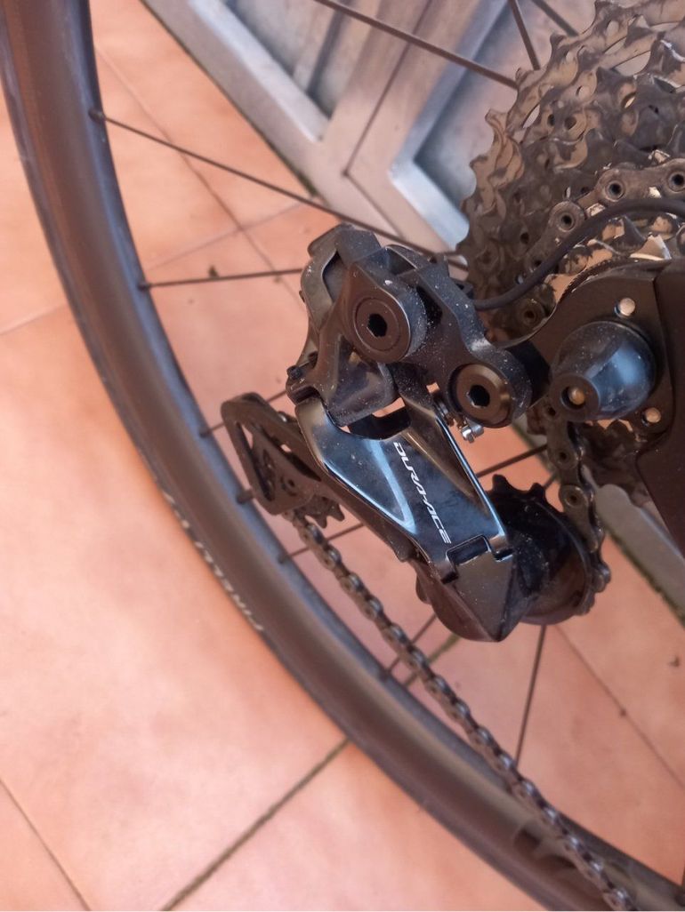 Used Pinarello Dogma Dura Ace Di2 Rim 2024 Road & Gravel, Rojo — image 4 of 7
