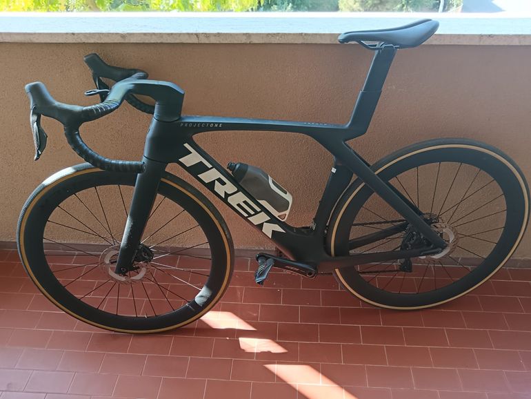 Used Trek Madone SL 6 Gen 7 2024 2024 Road & Gravel, Schwarz — image 1 of 3