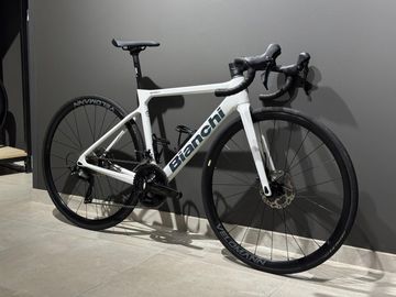 Tweedehands Bianchi Sprint 105 2025 2025 Road & Gravel — afbeelding 2 van 5