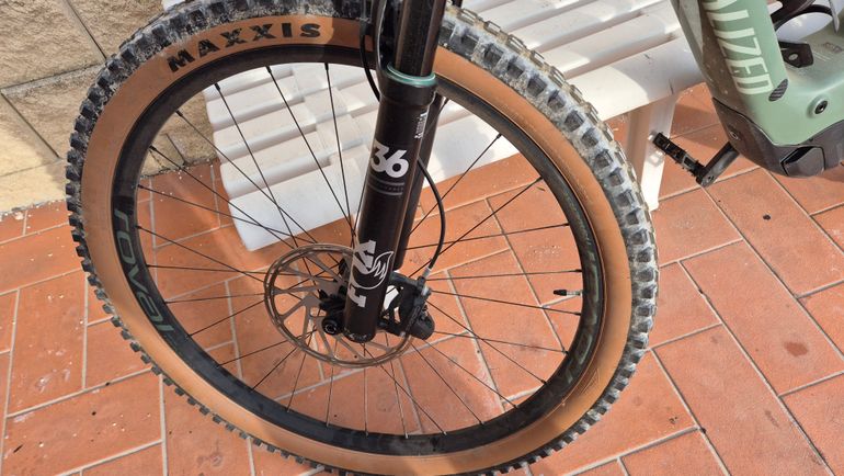 Used Specialized Turbo Levo Expert Carbon 2020 2020 Mountainbike, Green, 29 — image 5 of 6