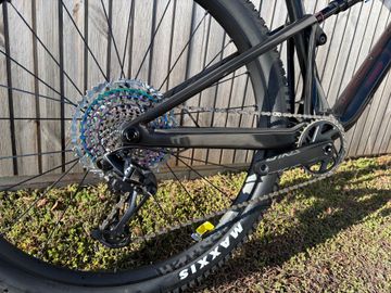 Used BMC Fourstroke LT ONE 2024 2024 Mountainbike, Red, 29 — image 3 of 14